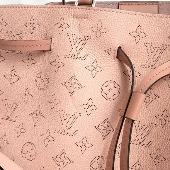 Louis Vuitton Girolatta Monogram Mahina Magnolia Pink Shoulder Bag - Picture 11 of 11